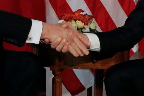 trump-macron-handshake